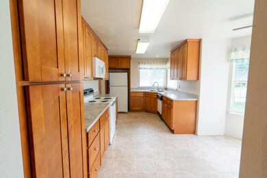 3013 SW Reindeer Ave, Redmond, OR 97756 - photo 5