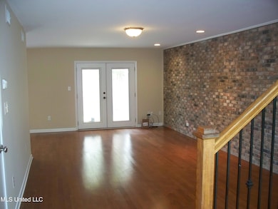 527 Front Beach Dr, Ocean Springs, MS 39564 - photo 4