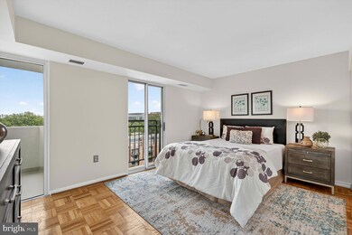 Town Square Towers unit 716, Washington, DC 20024 - photo 5