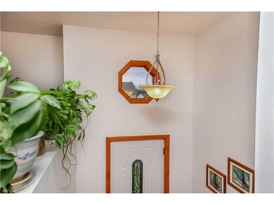 Entry/Foyer.