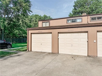 26643 Lake of the Falls Blvd, Olmsted Falls, OH 44138 - photo 2