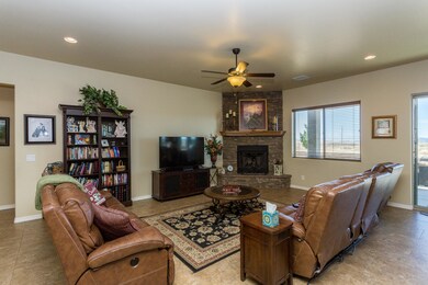 004_Living Room