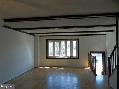 987 Stormont Cir, Halethorpe, MD 21227 - photo 2