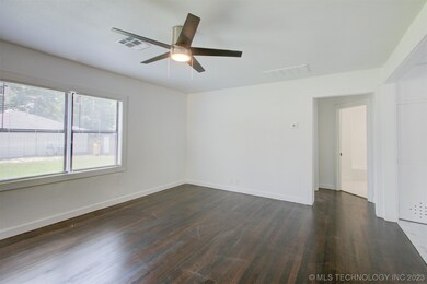 607 E 6th St, Claremore, OK 74017 - photo 3