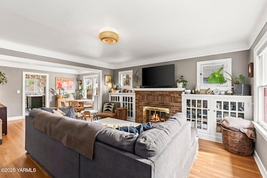 Beautiful Built Ins!