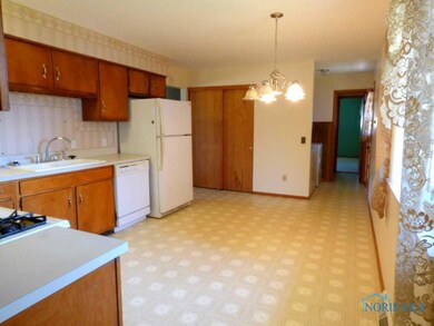 2240 104th St, Toledo, OH 43611 - photo 5