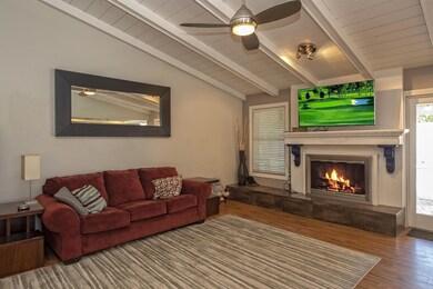 006_Family Room