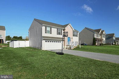 460 Pebble Beach Dr, Mount Wolf, PA 17347 - photo 2