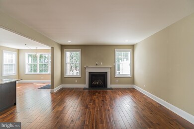 317 Newbury Ct, North Wales, PA 19454 - photo 4