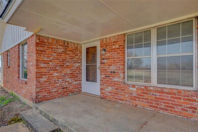 2606 NE 12th St, Moore, OK 73160 - photo 2