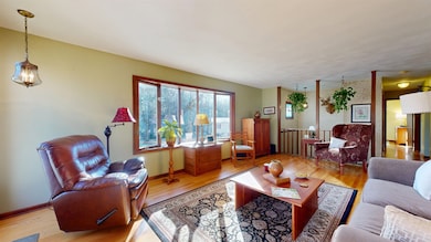 21 Briar Ln, Essex Junction, VT 05452 - photo 3