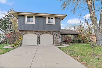1126 Tiverton Ct, Schaumburg, IL 60193 - photo 2