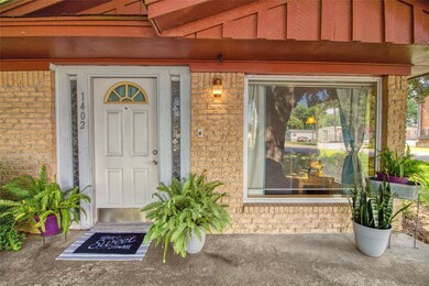 1402 Smith St, Waller, TX 77484 - photo 3