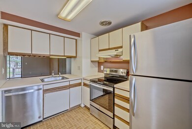 9521 Dunbrook Ct, Montgomery Village, MD 20886 - photo 5