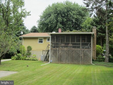 1004 Courtland Dr, Sykesville, MD 21784 - photo 3