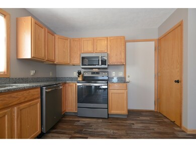 2347 S Chatham St, Janesville, WI 53546 - photo 6