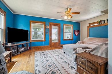 826 Daniels St NE, Cedar Rapids, IA 52402 - photo 5