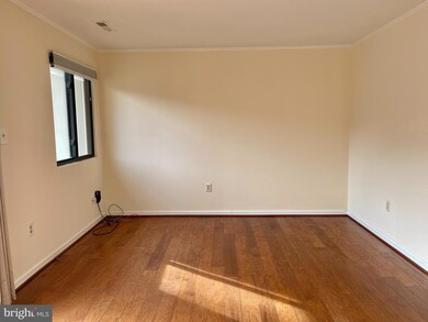 15279 Forest Grove Dr, Woodbridge, VA 22191 - photo 4