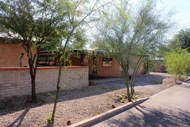 2802 E Waverly Guest House and Carport