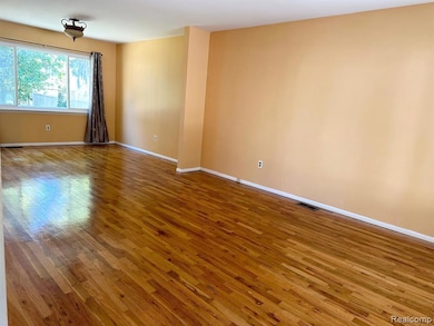 24888 Apple Crest Dr, Novi, MI 48375 - photo 6