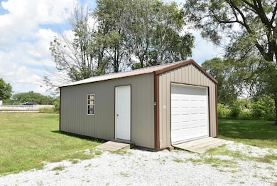 110 W Goss St, Kentland, IN 47951 - photo 3