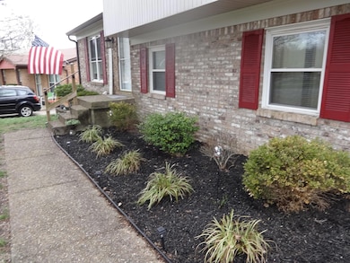 7904 Rochelle Rd, Louisville, KY 40228 - photo 3