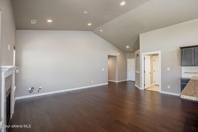 7_Living Room