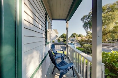 61 Clinton St unit C, Newport, RI 02840 - photo 2