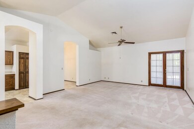 946 E Cullumber St - MLS-5