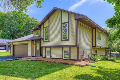 7196 Sunnyslope Dr, Osseo, MN 55311 - photo 2