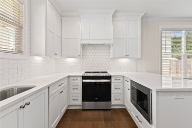 Kitchen w/under Cabinet Lighting