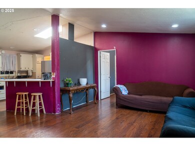 300 S Everest St, Newberg, OR 97132 - photo 4