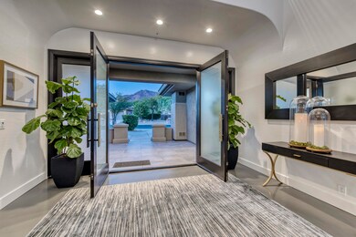 007_Courtyard View