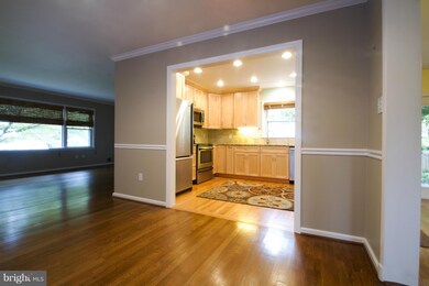 403 Dove Cir SW, Vienna, VA 22180 - photo 6