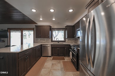 32 Captain Leach Dr, Mandan, ND 58554 - photo 3