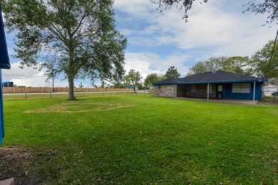 1925 Parkcrest St, Alvin, TX 77511 - photo 5