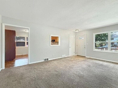 415 W 4th St, Blue Earth, MN 56013 - photo 5