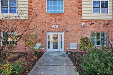 200 Fountains Ln unit 303, Poquoson, VA 23662 - photo 4