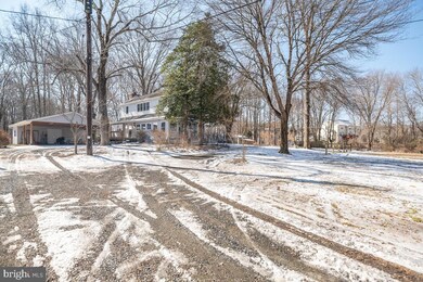 12101 Daisy Ln, Glenn Dale, MD 20769 - photo 6