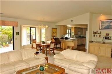 Family Room, Wet Bar, Breakfast Area