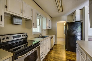 913 Tamworth Rd, Asheboro, NC 27203 - photo 7