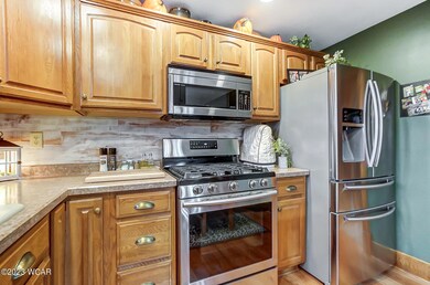 014_614 W 3rd St