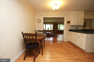 13126 Melville Ln, Fairfax, VA 22033 - photo 2
