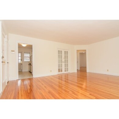31 Hammond Pond Pkwy unit 1, Chestnut Hill, MA 02467 - photo 4