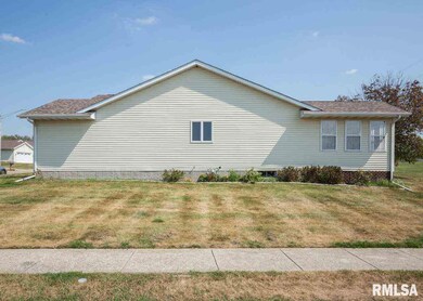 2745 Linwood Ct unit 1, Davenport, IA 52806 - photo 3