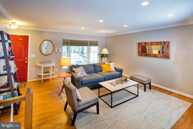 10617 Alison Dr, Burke, VA 22015 - photo 4