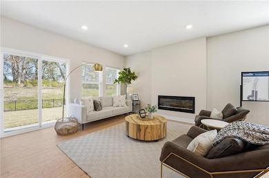 1009 Branchwood Ln, Raymore, MO 64083 - photo 2