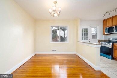 503 Queensgate Rd, Baltimore, MD 21229 - photo 4