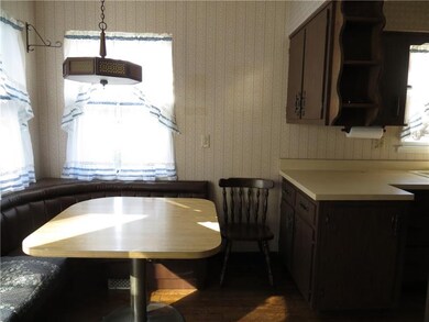 Breakfast Nook in Eat-in Kitchen