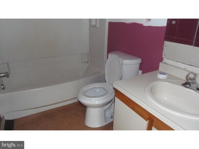 41 Pamela Ct unit 305, Levittown, PA 19057 - photo 6